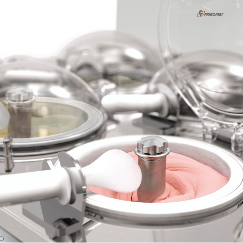 Detailní pohled na stroj na čerstvý led Frigomat GX4 compact s nádobami naplněnými zmrzlinou